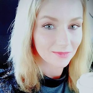 Meet your Posher, Candis lace